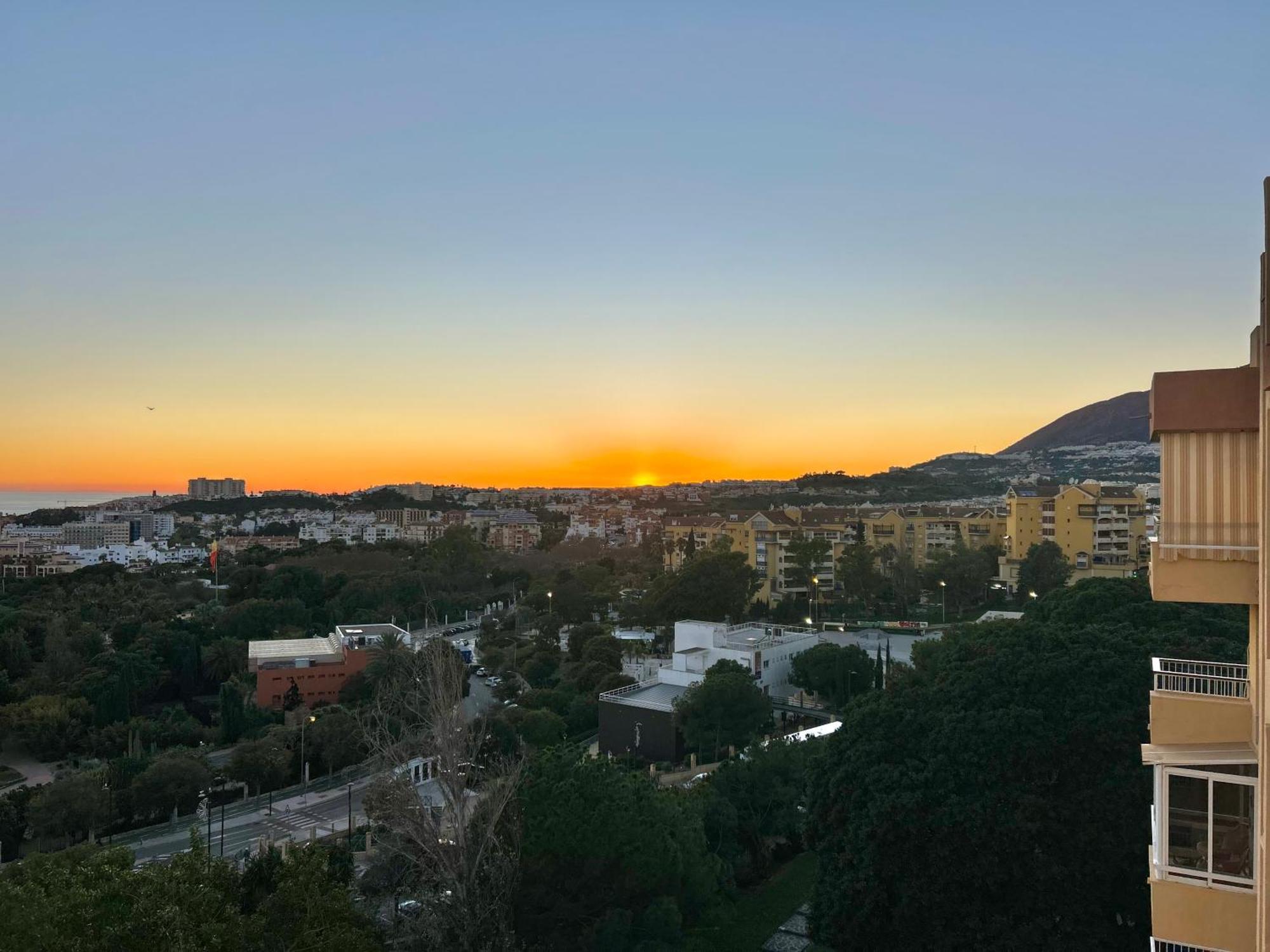 Acogedor Apartamento En Benalmadena Vistas Luaran gambar