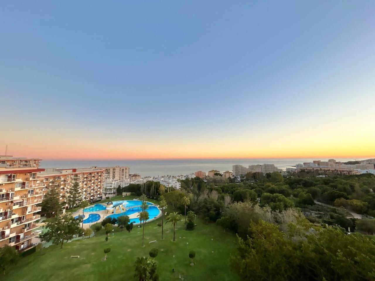 Acogedor Apartamento En Benalmadena Vistas Luaran gambar